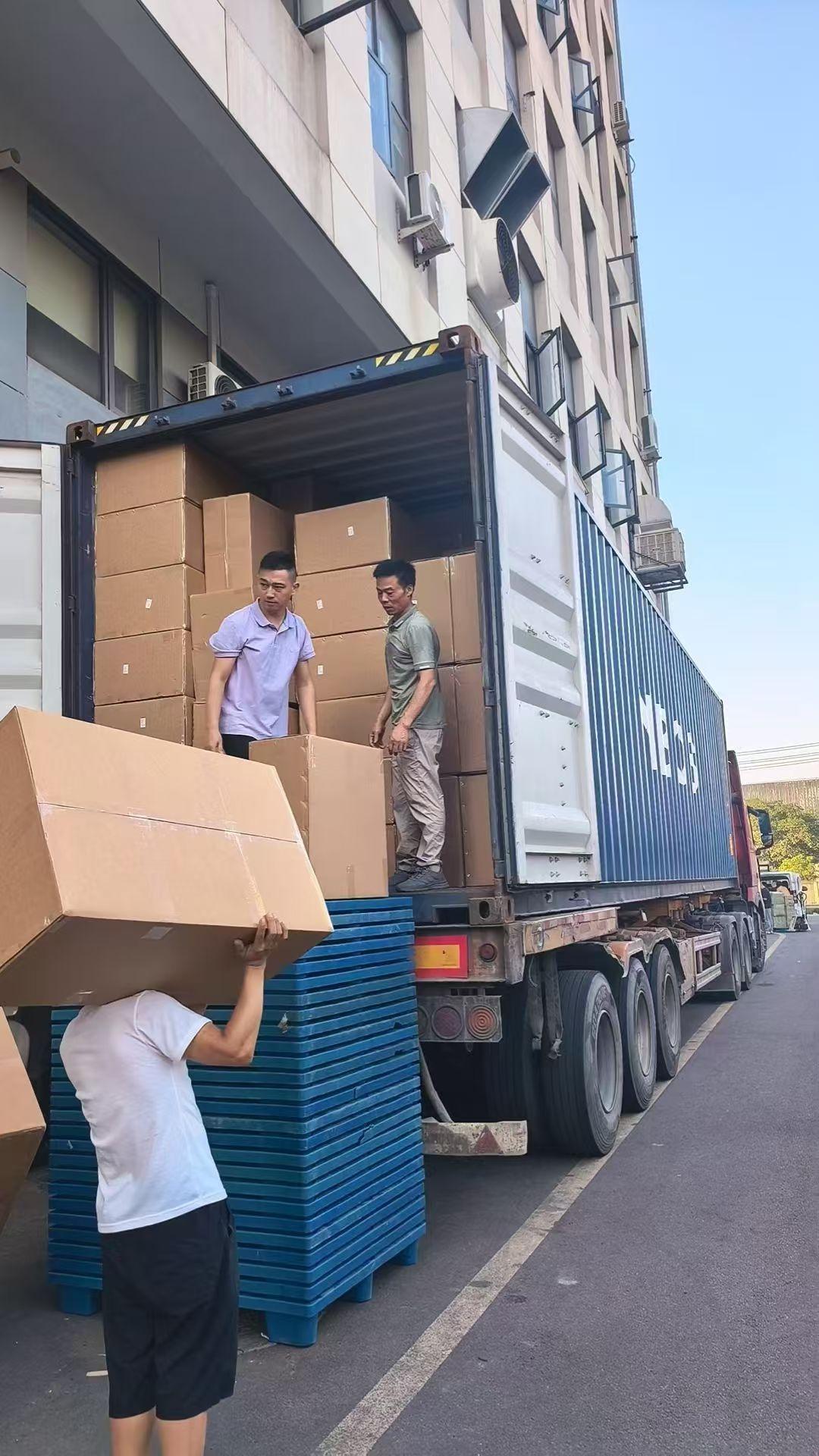 Container Loading - View 5