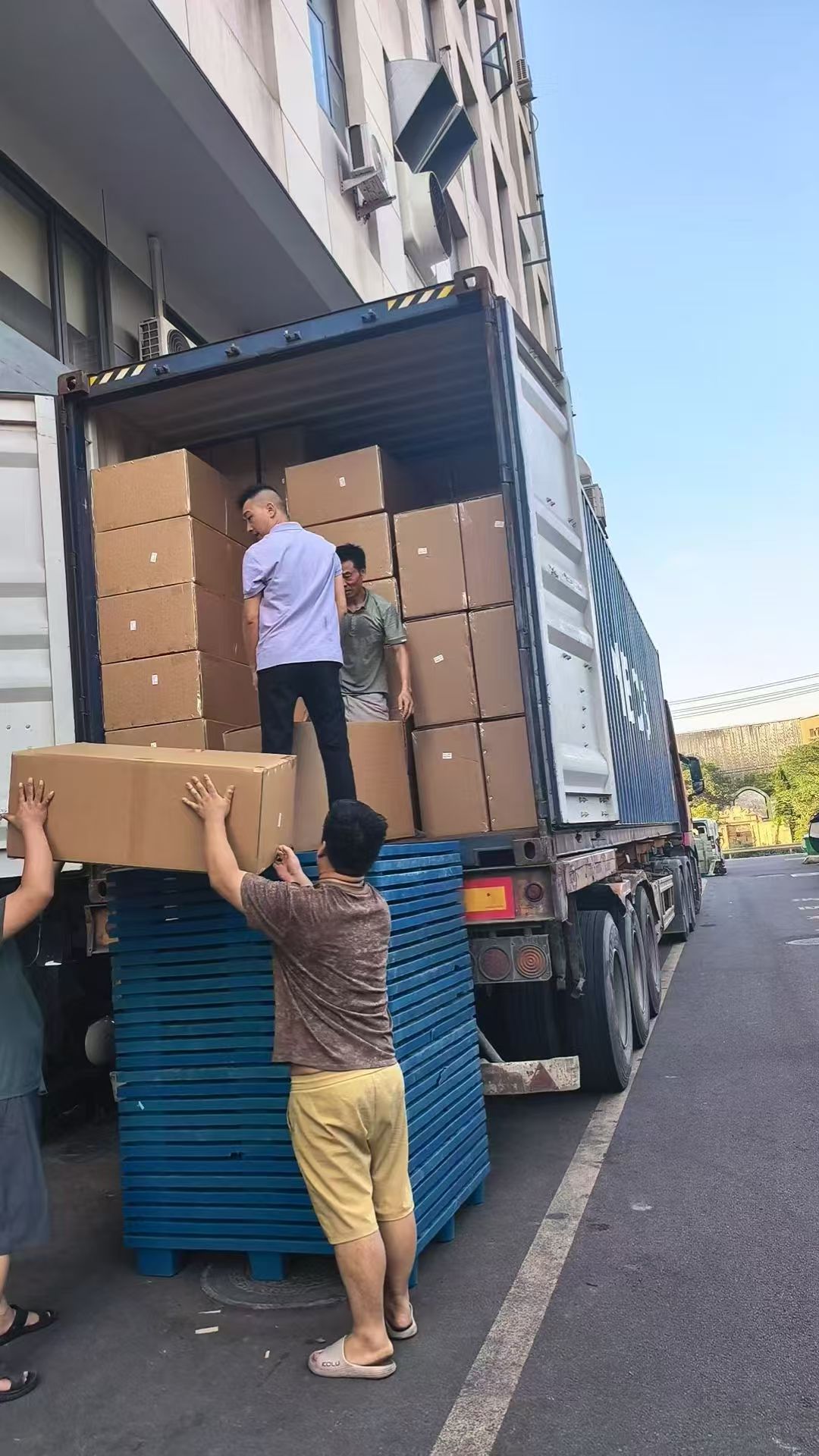 Container Loading - View 6